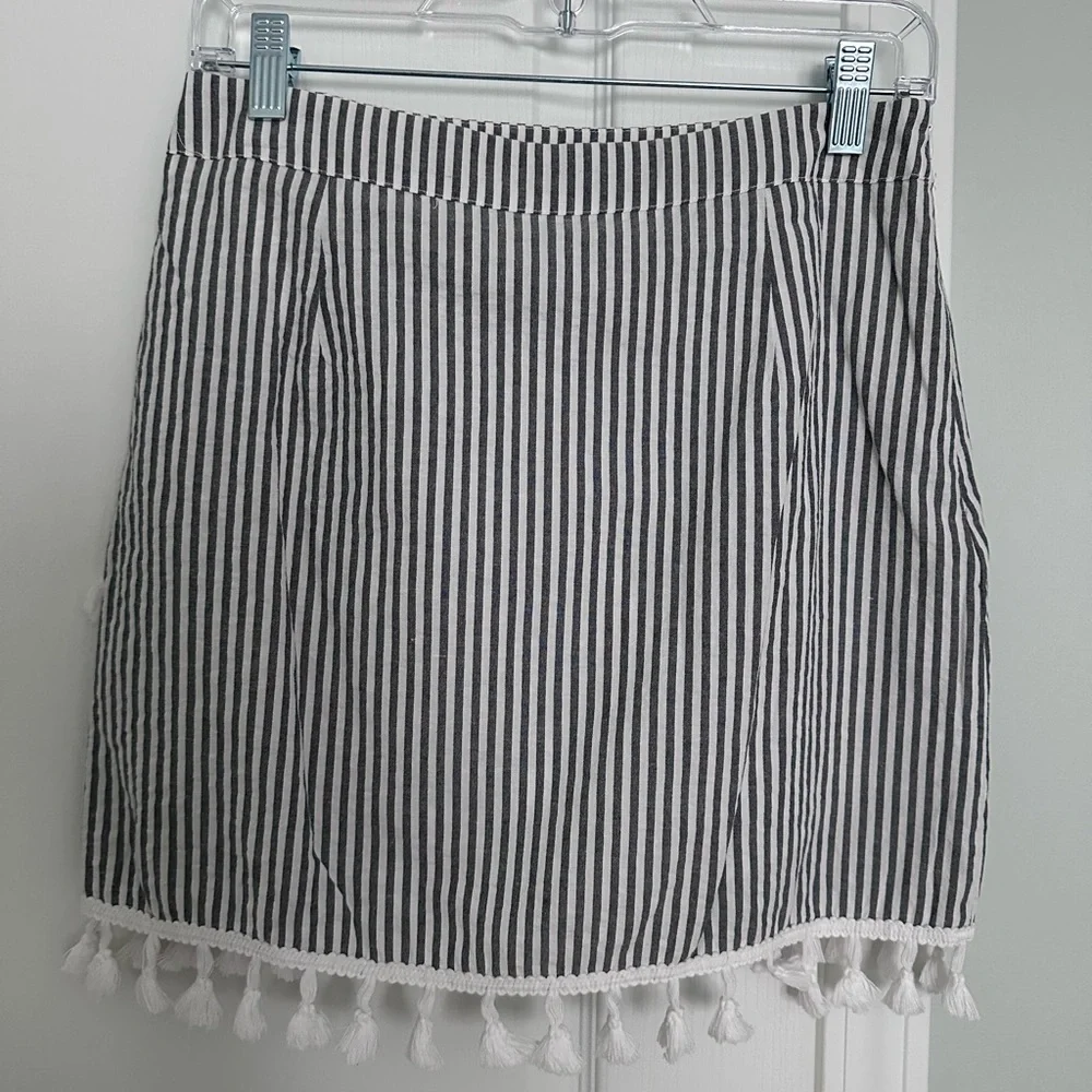 Pink Lily blue + white striped skirt with tassels. Size MED - Picture 2 of 5